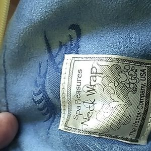 ⚜️ Spa Pleasures Chenille Neck Wrap